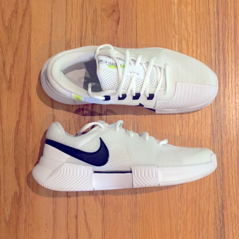 Nike: Women’s Hard Court Tennis SHOES Zoom GP Challenge 1 - Size 7 - White/Black